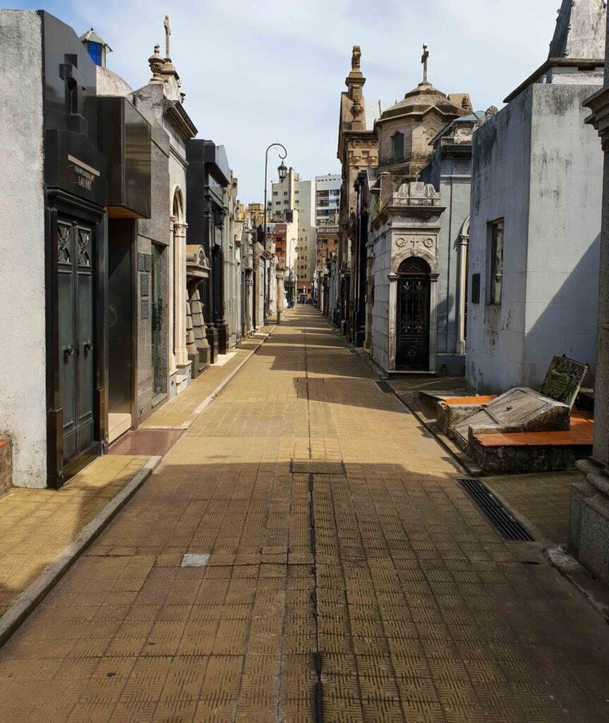 recoleta-cemetery-lucidkiwi